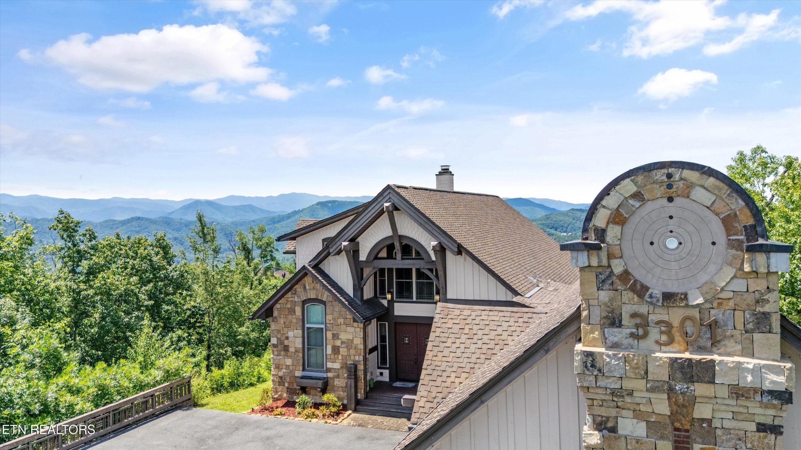 Luxury home at 3301 Summit Trails Drive Sevierville TN 37862