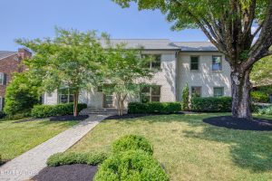 Luxury home at 413 Boxwood Square Knoxville TN 37919