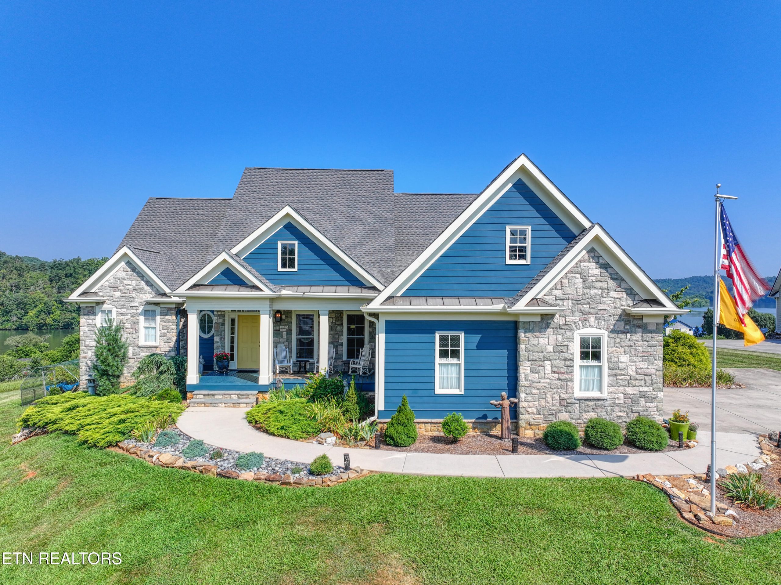 Luxury home at 326 Marble Bluff Drive Kingston TN 37763