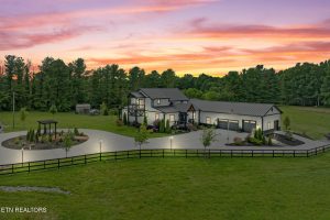 Luxury home at 3358 Plateau Road Crossville TN 38571