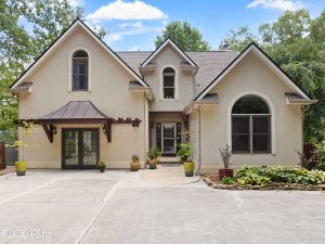 Luxury home at 309 E Bullrun Valley Drive Heiskell TN 37754