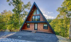 Luxury home at 2101 Wingspan Drive Sevierville TN 37876