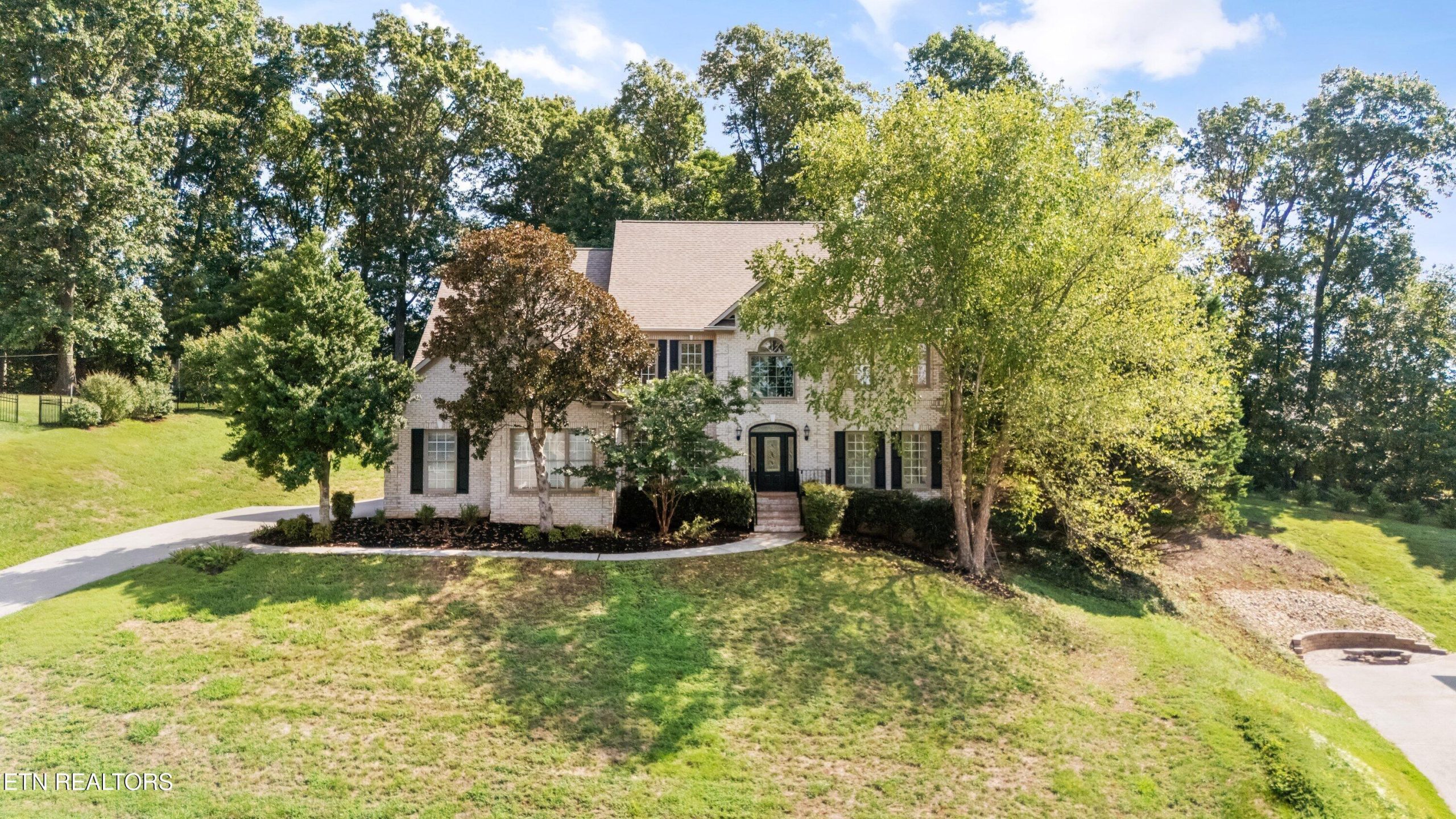 Luxury home at 624 Valley Hill Lane Knoxville TN 37922