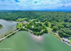 Luxury home at 5980 Lakeside Drive Lenoir City TN 37772