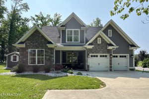 Luxury home at 241 W Shore Drive Rockwood TN 37854
