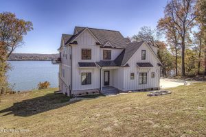 Luxury home at 285 E Shore Drive Rockwood TN 37854