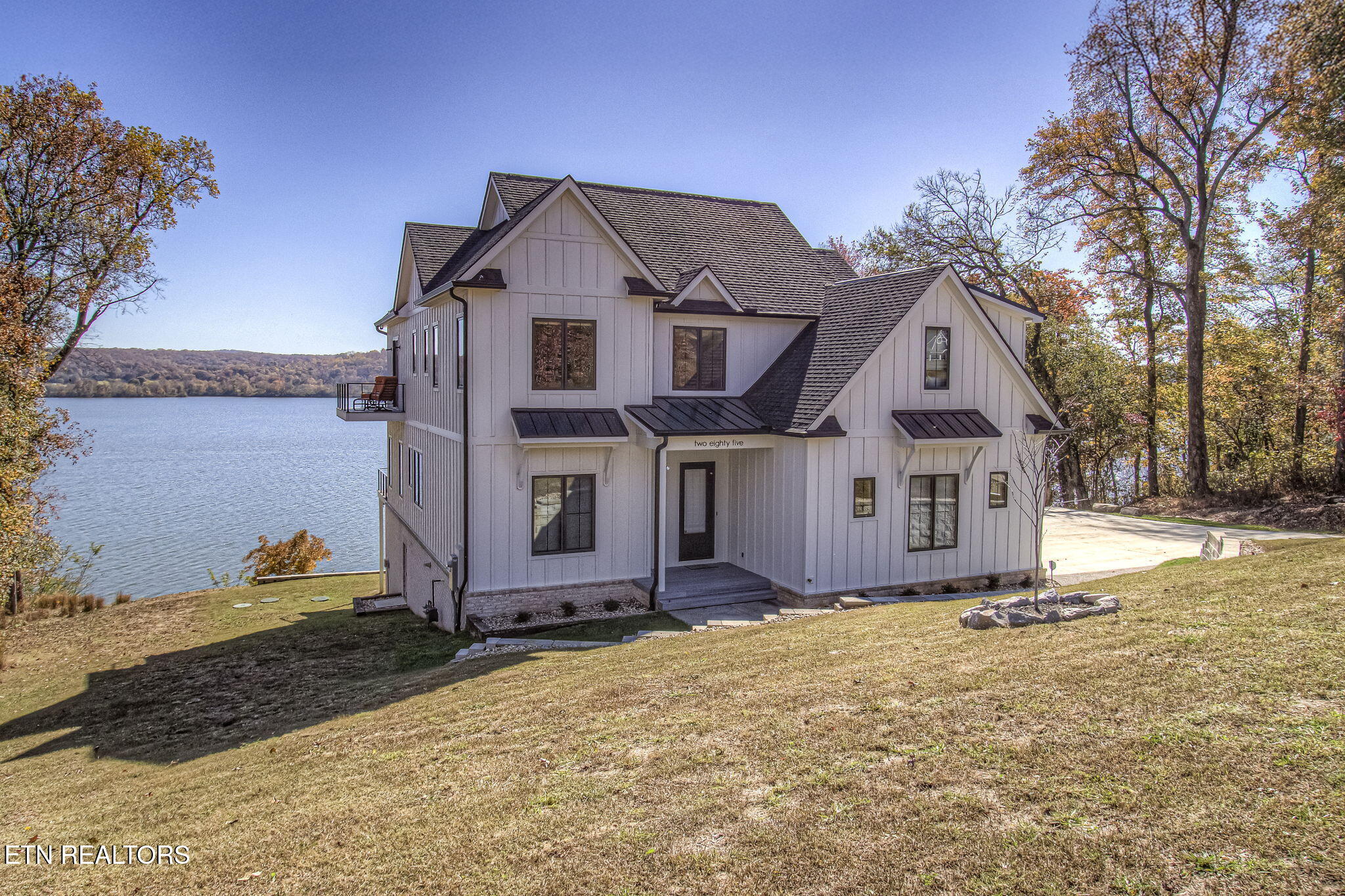 Luxury home at 285 E Shore Drive Rockwood TN 37854