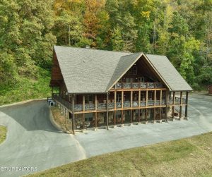 Luxury home at 173 Rafter Road Tellico Plains TN 37385