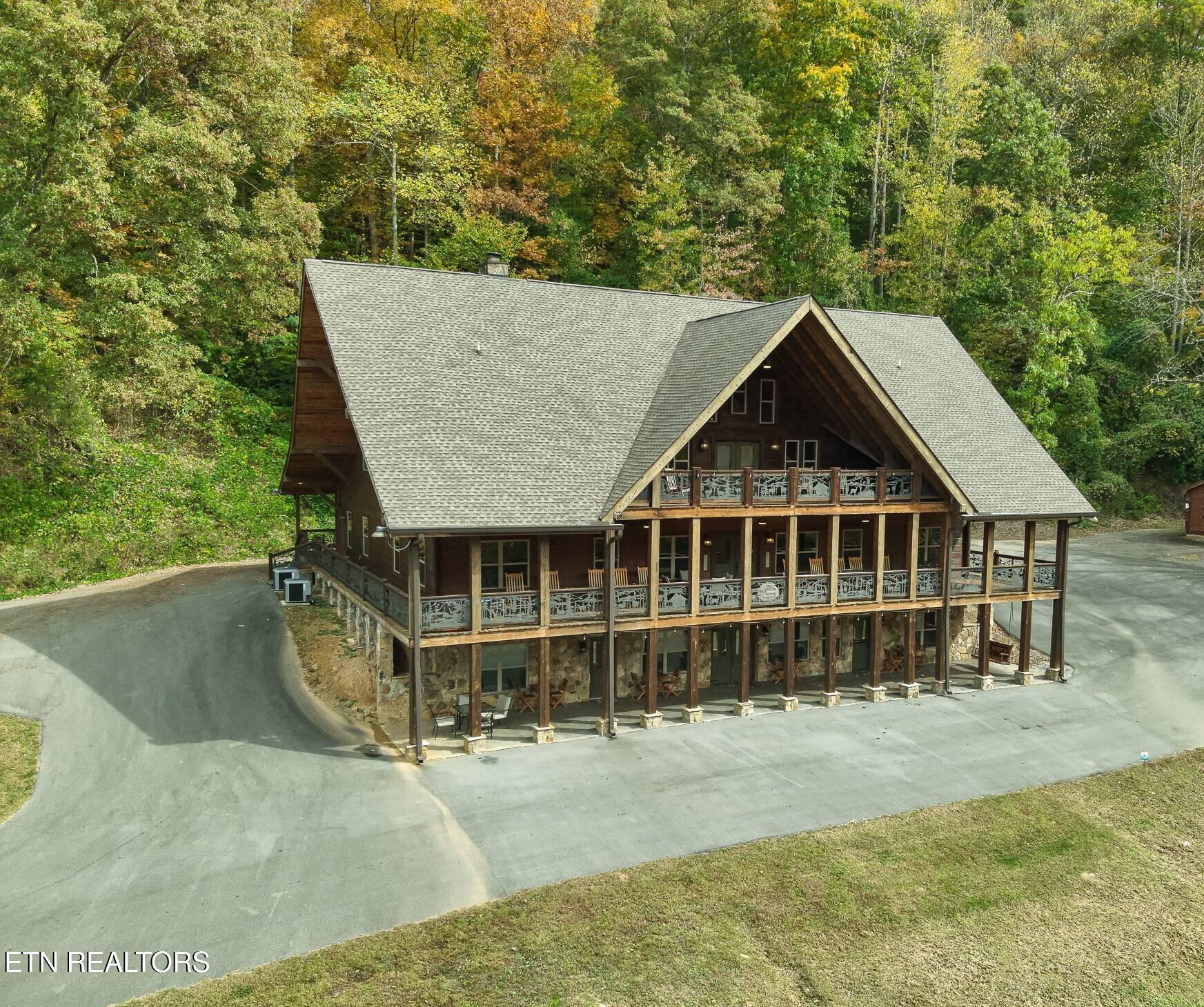Luxury home at 173 Rafter Road Tellico Plains TN 37385