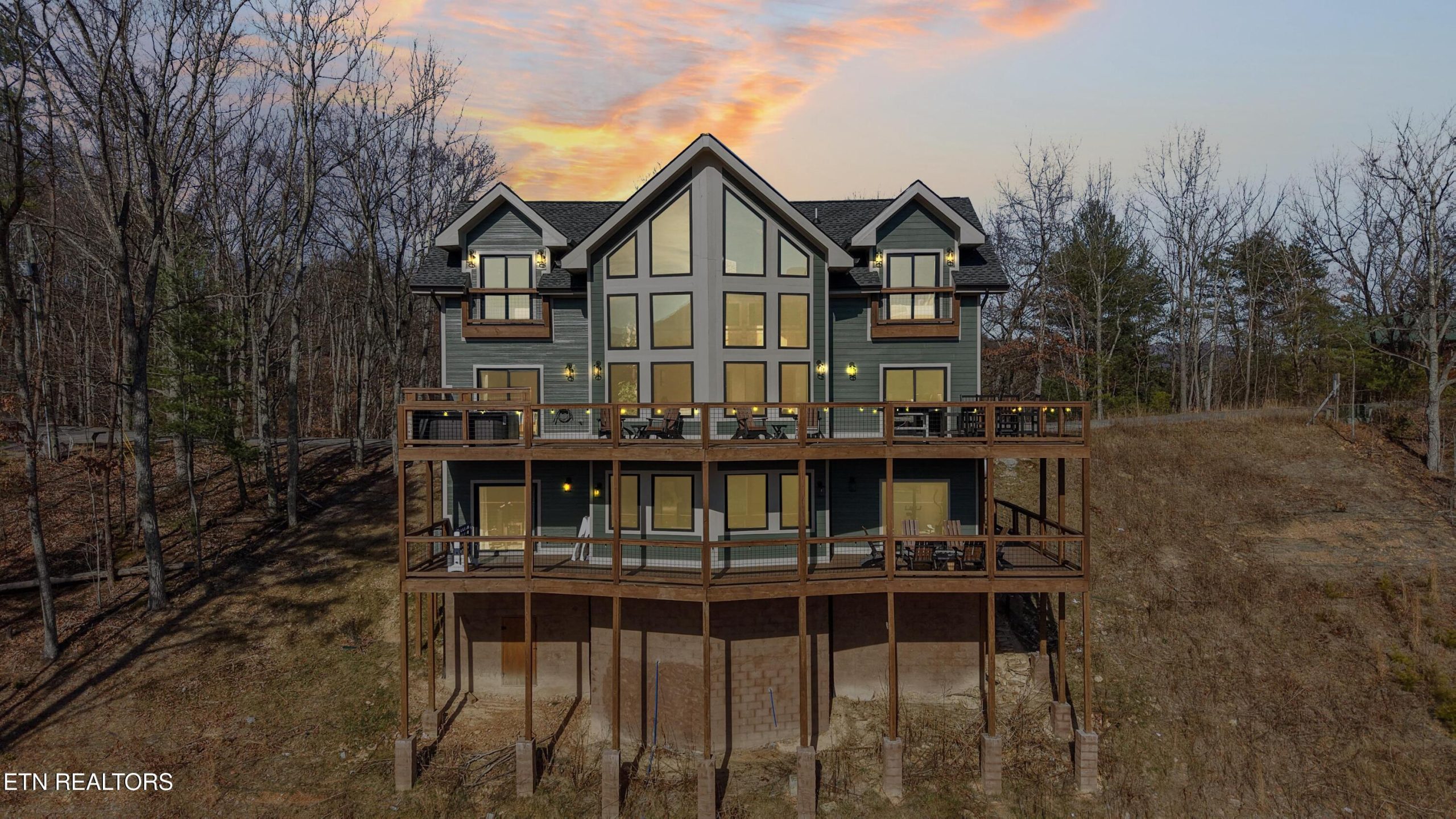 Luxury home at 2731 Knights Lane Sevierville TN 37862