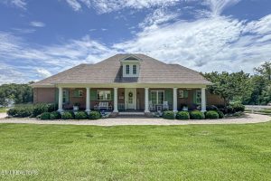 Luxury home at 137 E Shore Drive Rockwood TN 37854