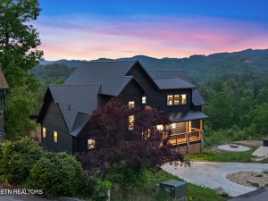Luxury home at 2843 Cedar Falls Way Sevierville TN 37862