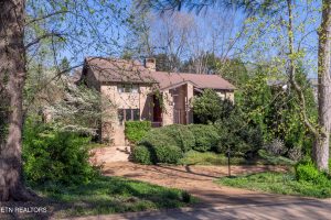Luxury home at 667 Kenesaw Avenue Knoxville TN 37919