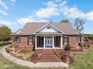Luxury home at 361 Highway 307 Athens TN 37303
