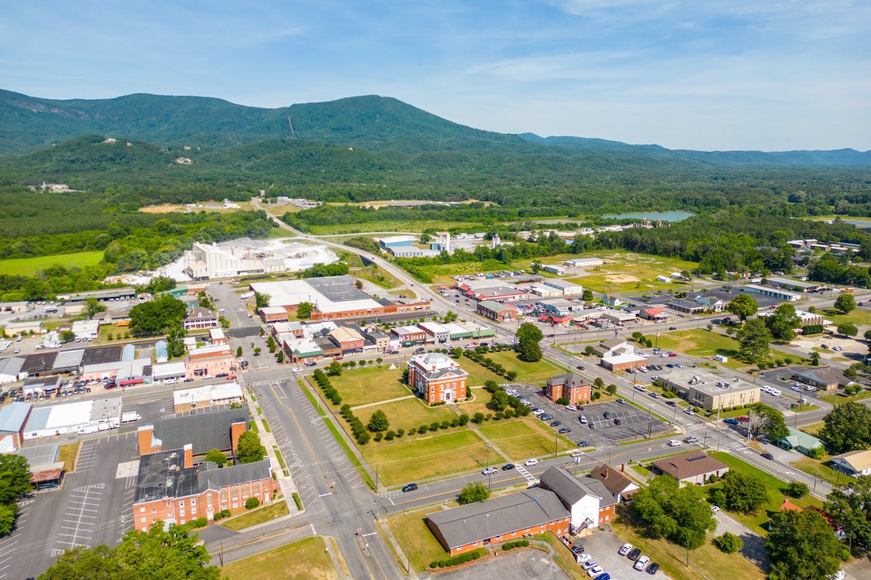 Aerial view of streets, businesses, and surrounding mountains in Etowah, Tennessee