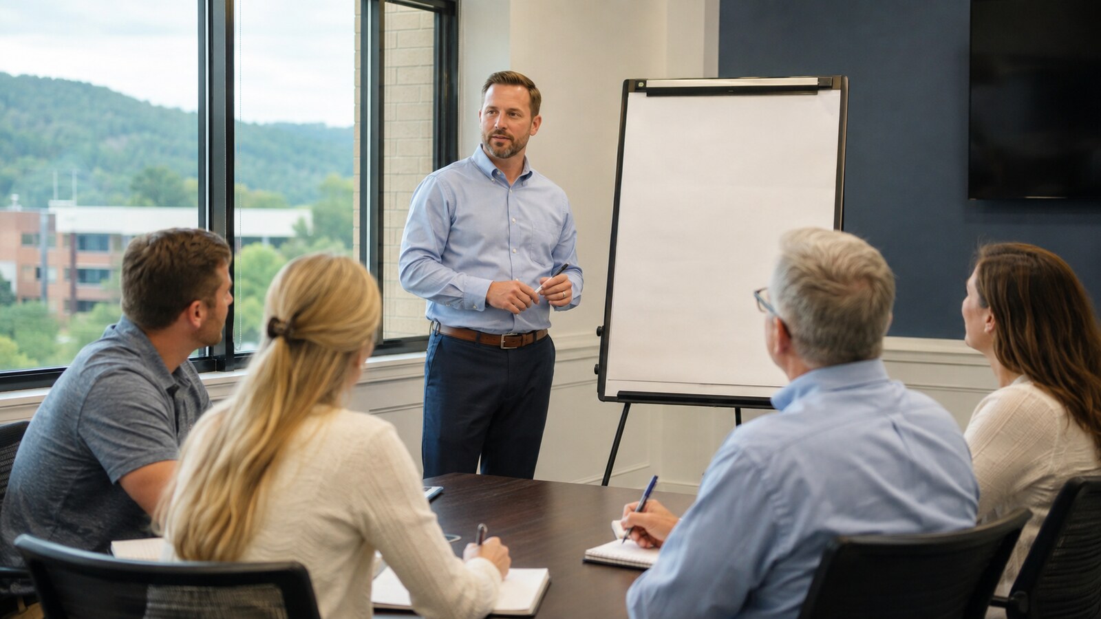 New real estate agents learning with Wallace