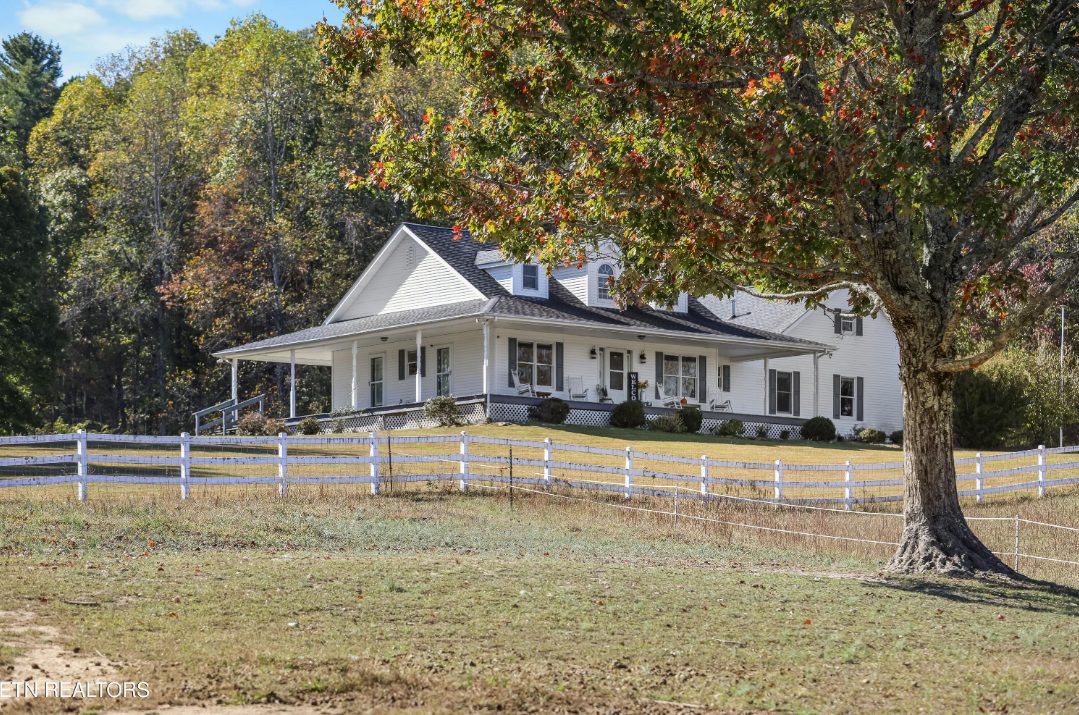 Luxury home at 346 Sexton Loop Road Oakdale TN 37829