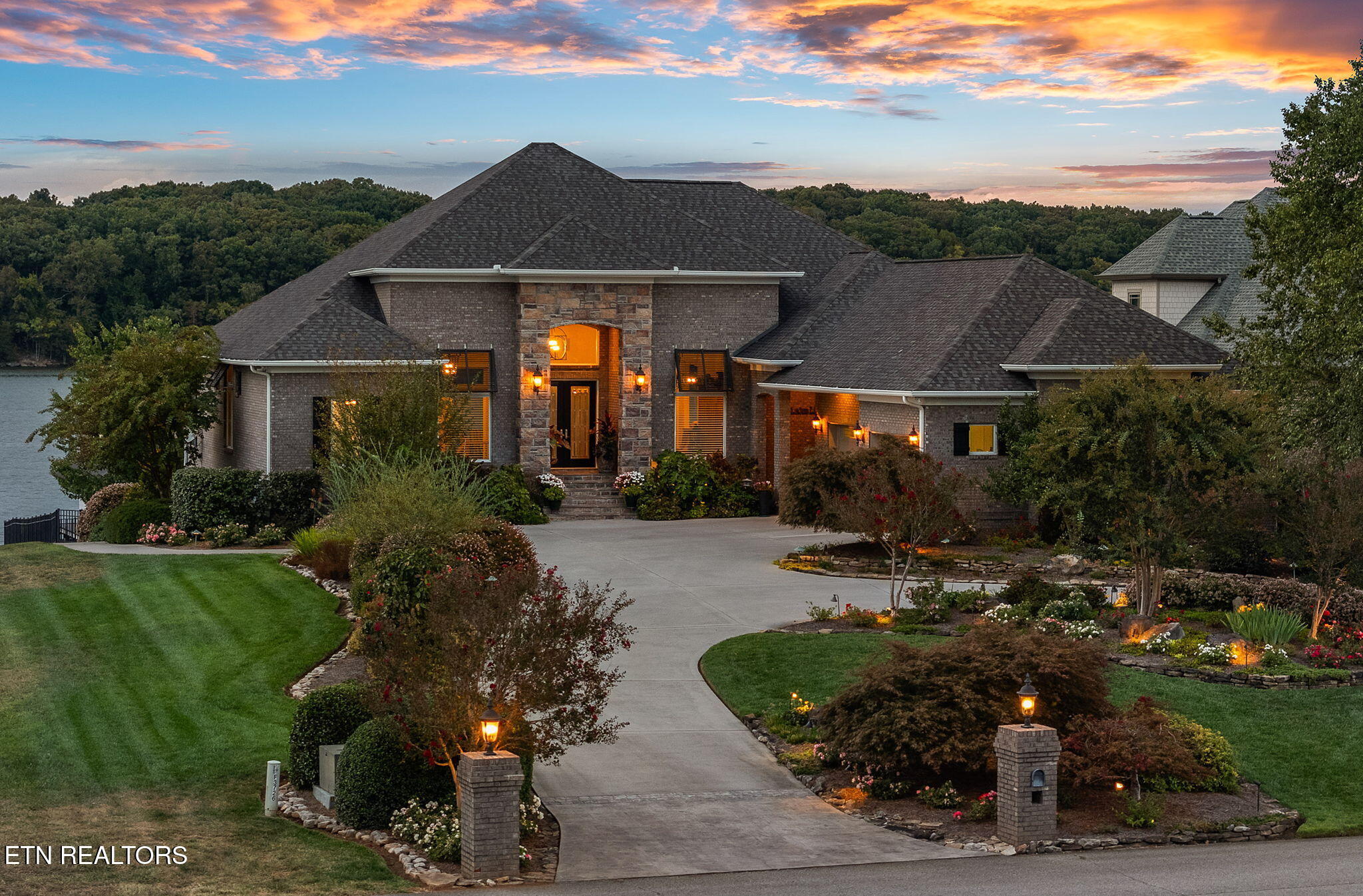 Luxury home at 3726 Promontory Point Louisville TN 37777