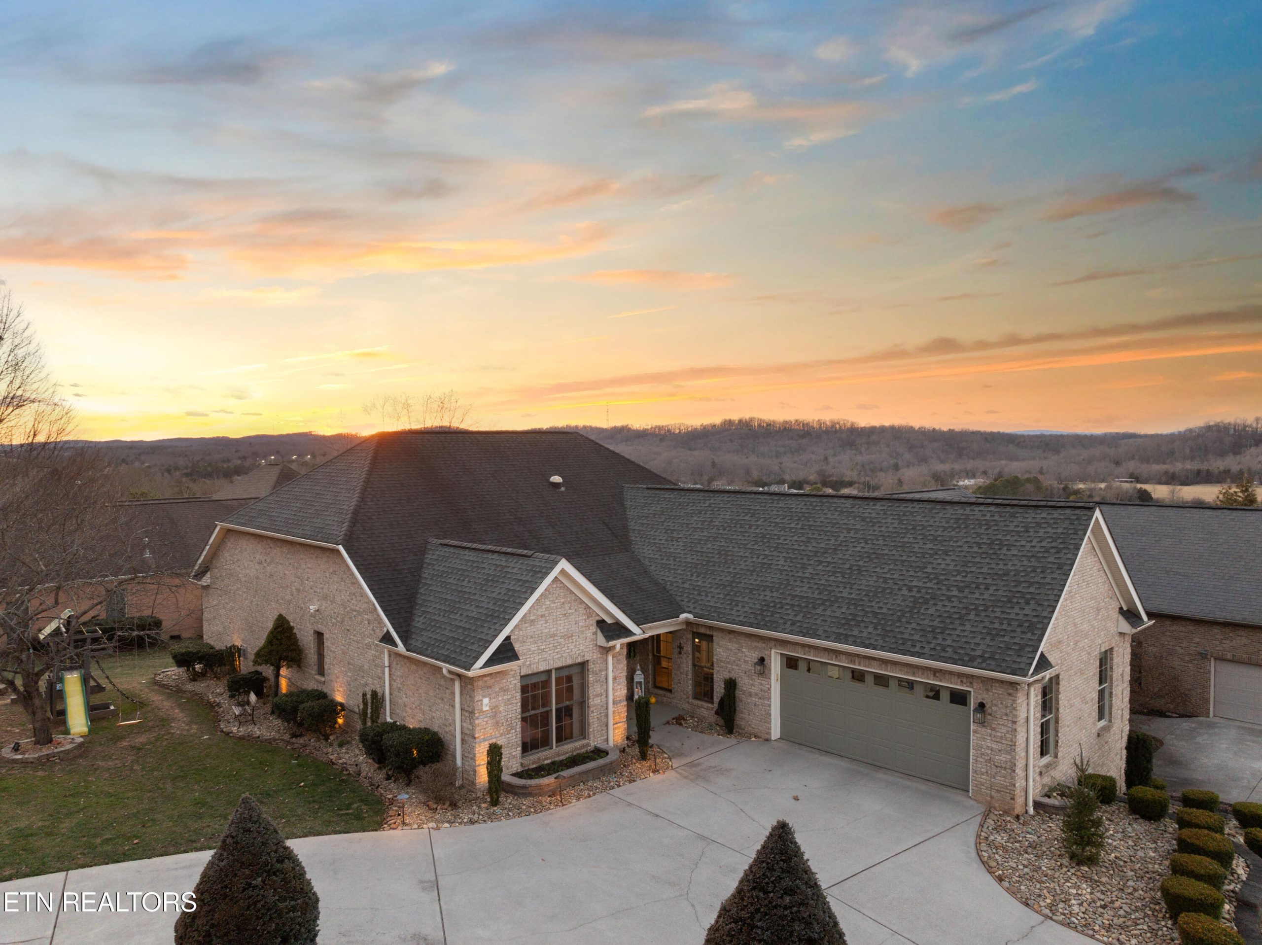Luxury home at 130 Timber Circle Lenoir City TN 37772