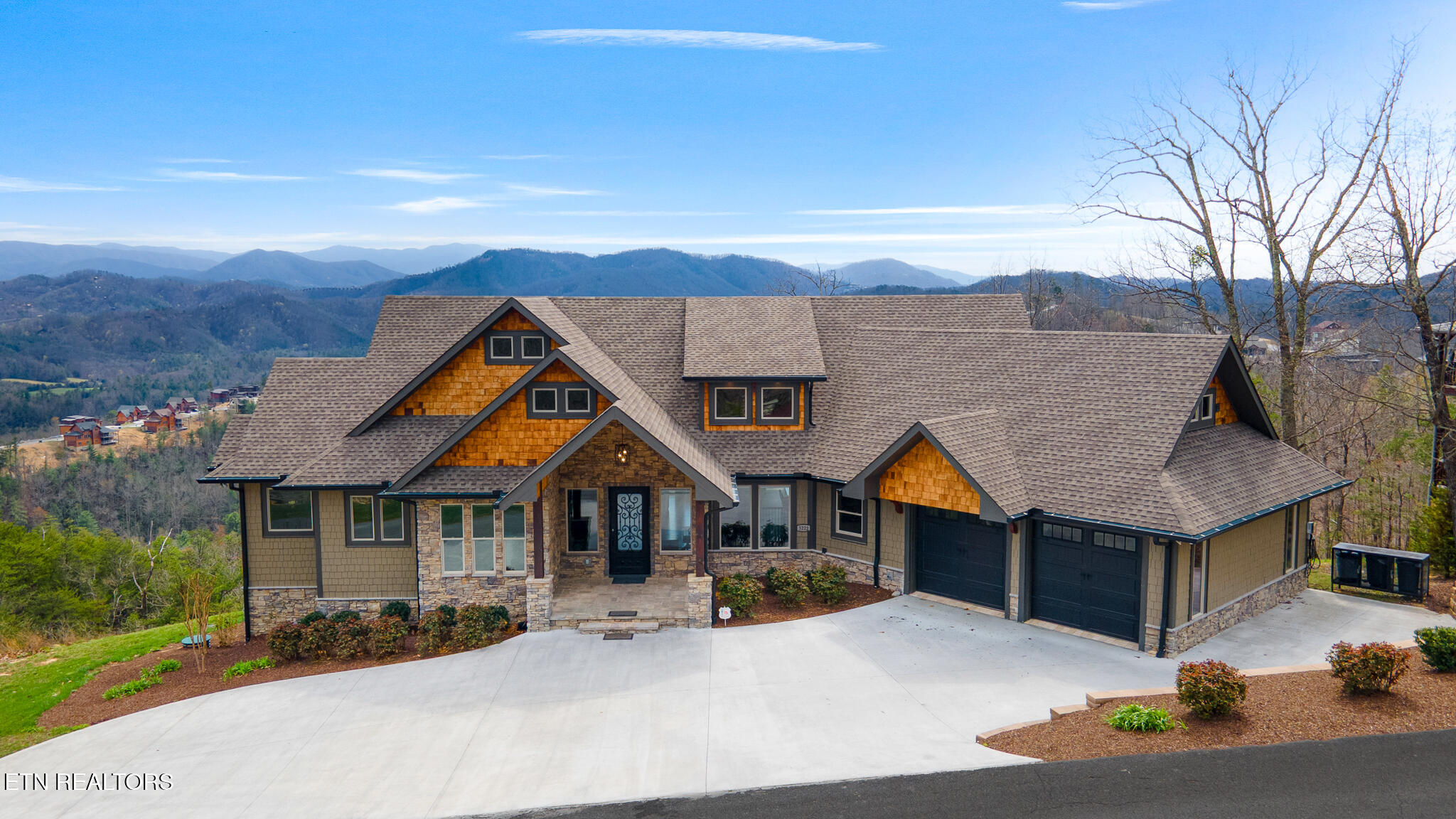 Luxury home at 3222 Laurel Cove Trail Sevierville TN 37862