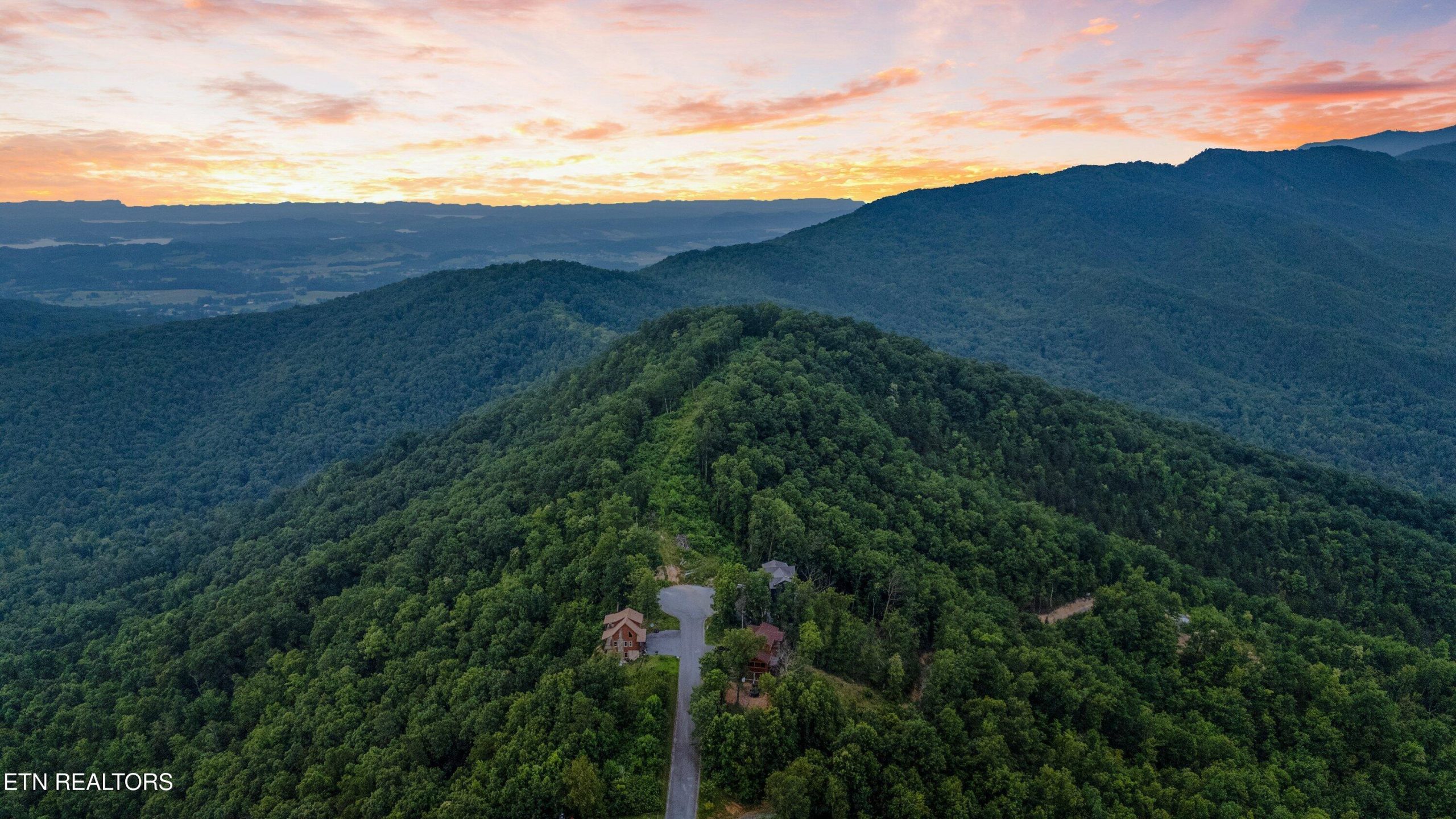 Luxury home at 5 Shell Mountain Road Sevierville TN 37876
