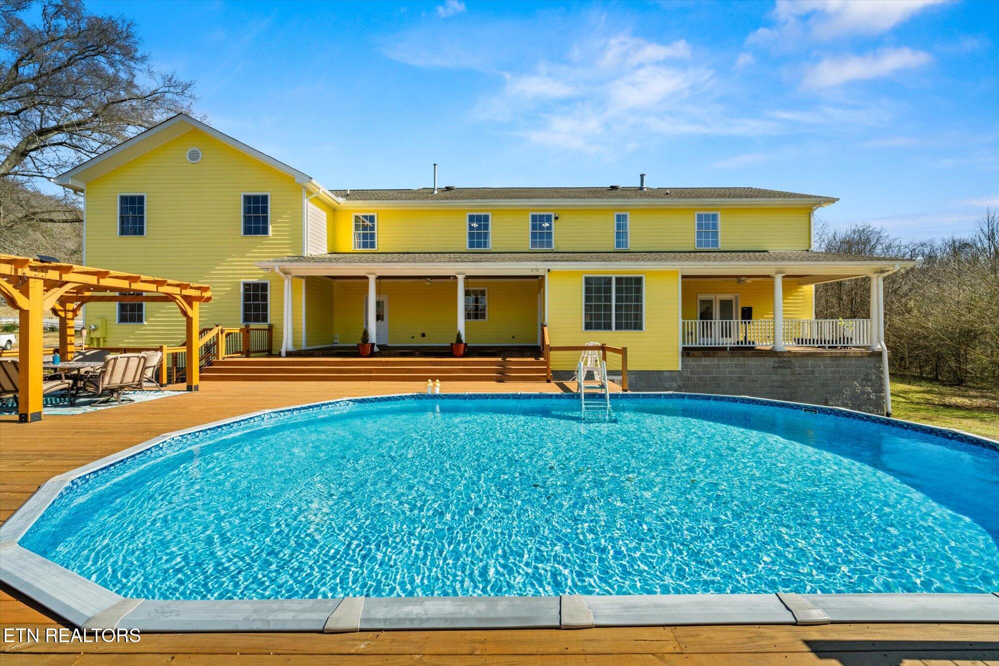 Wallace Luxury Spotlight | 457 Smith Road Clinton, TN 37716