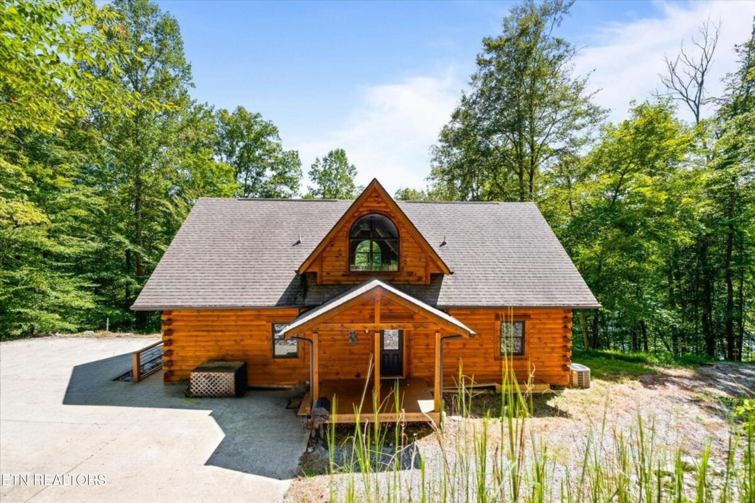 Luxury home at 246 Landmark Drive New Tazewell TN 37825