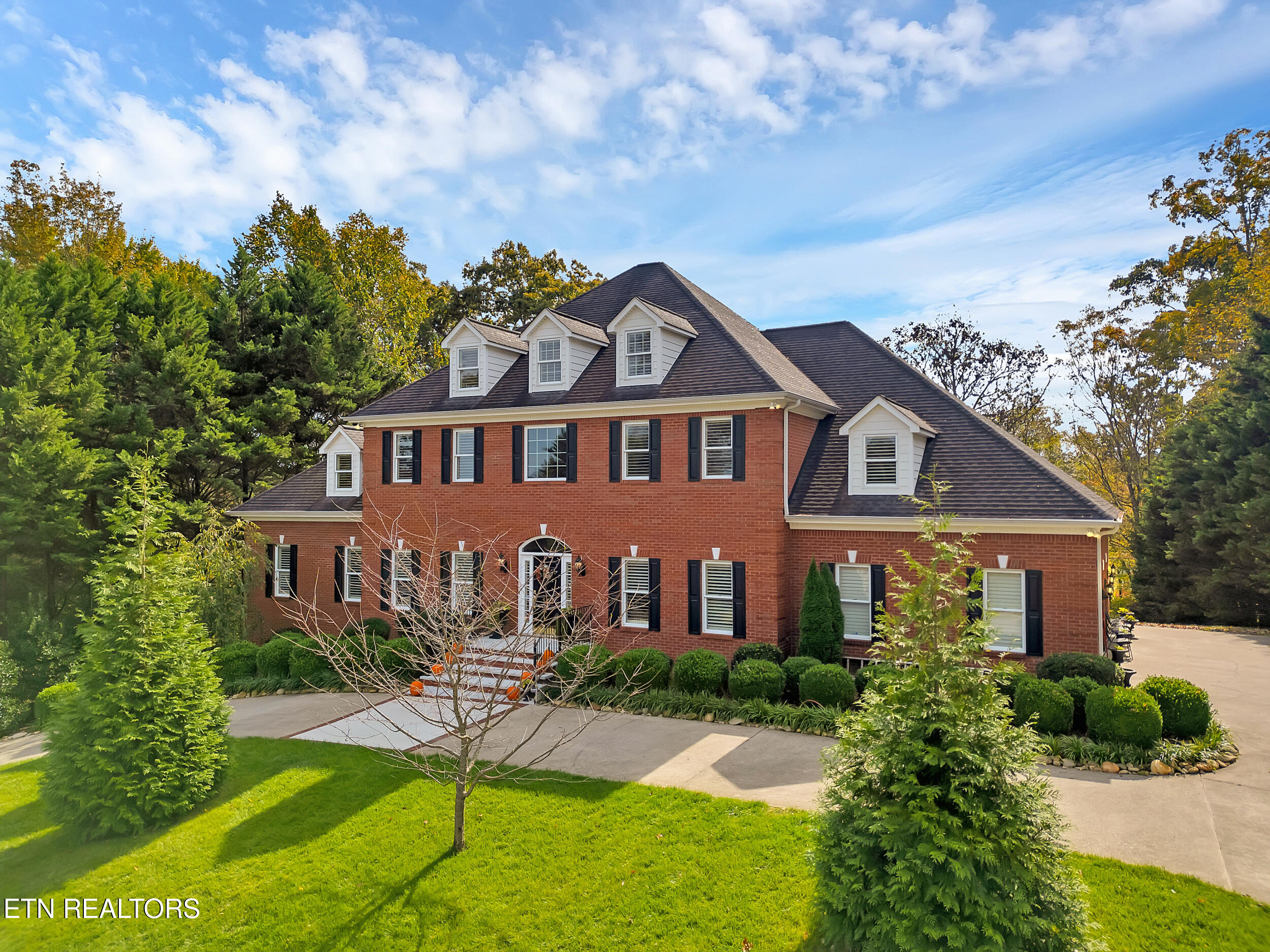 Luxury home at 142 Center Park Lane Oak Ridge TN 37830