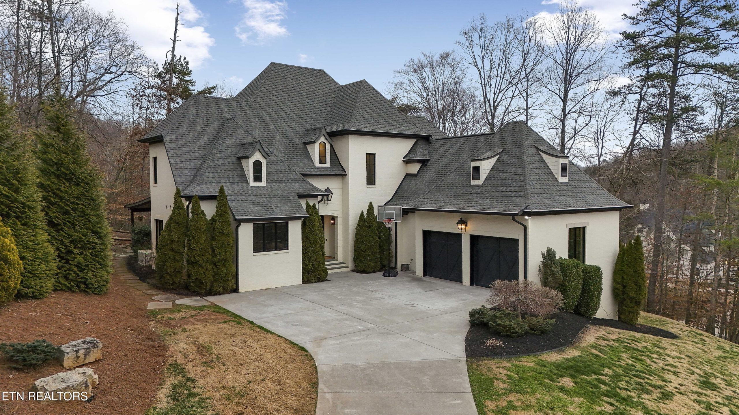 Luxury home at 5401 Mill Ridge Drive Knoxville TN 37919