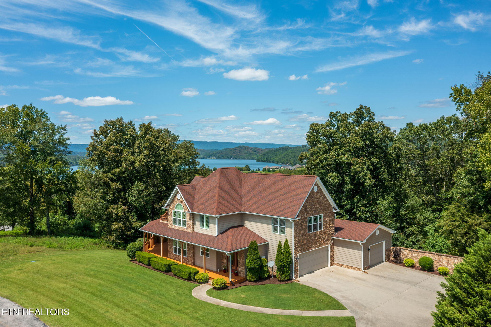 Luxury home at 210 Majestic View Drive Rockwood TN 37854