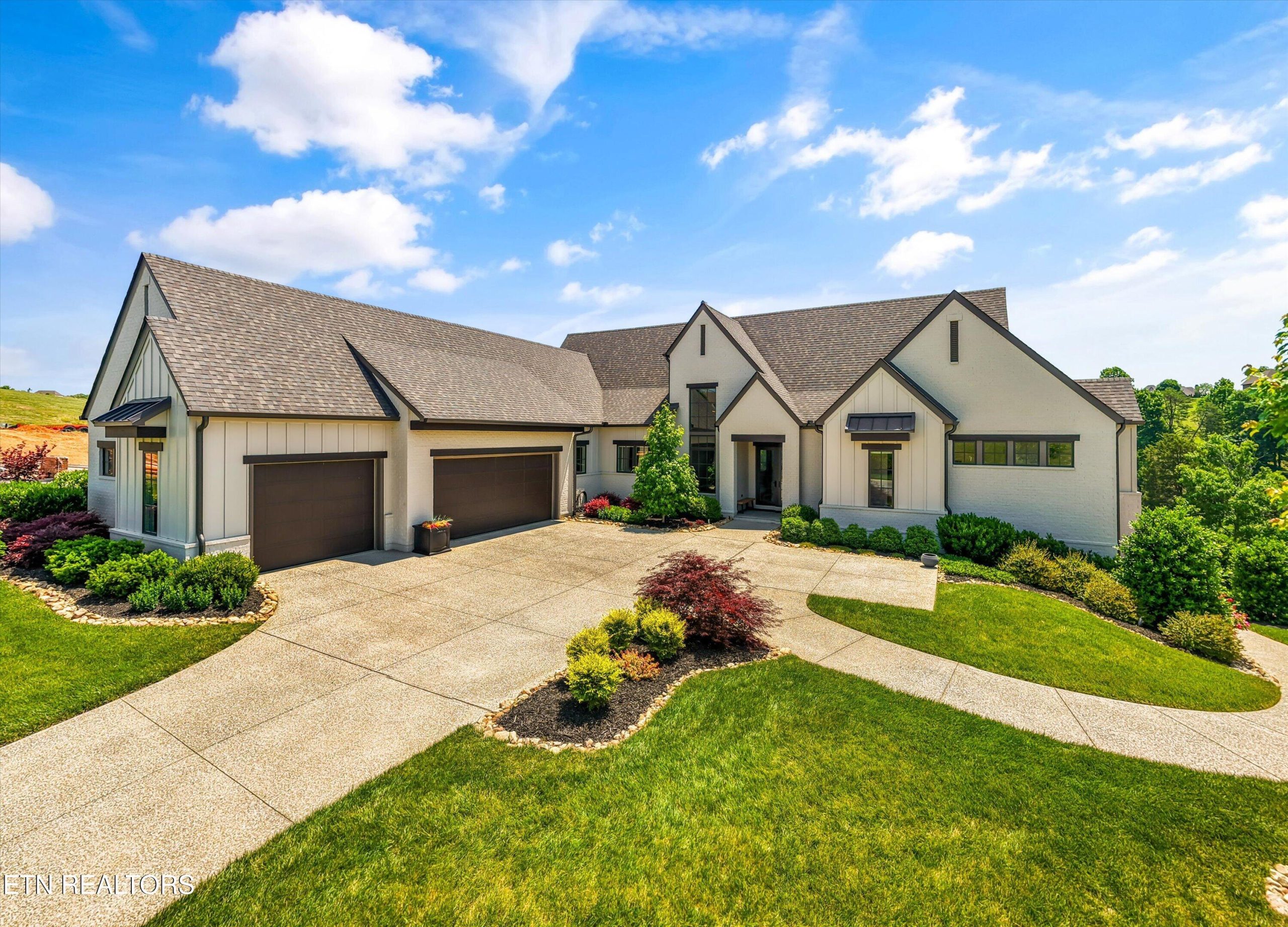 Luxury home at 317 Admiral Court Lenoir City TN 37772