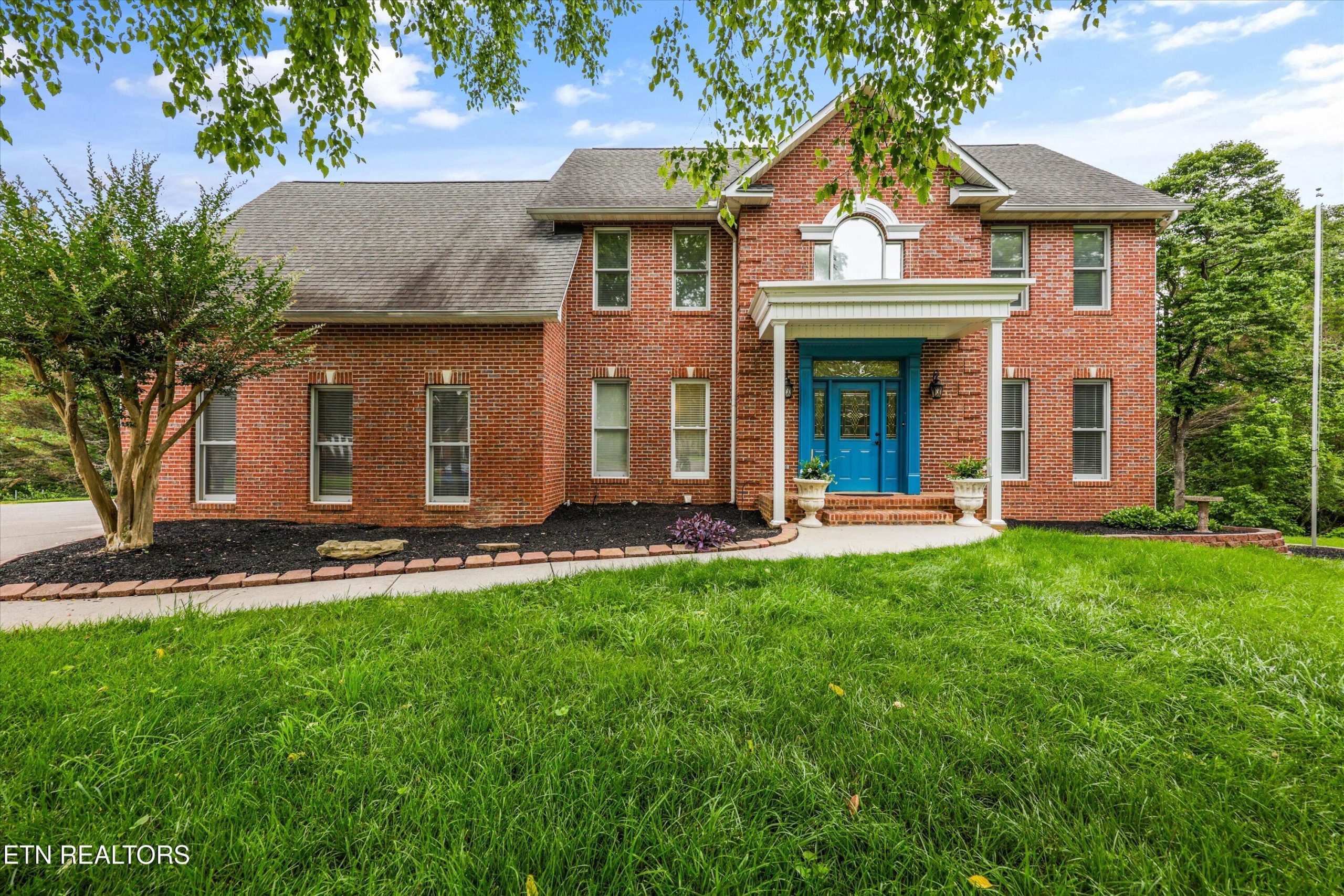 Luxury home at 16 Radcliff Terrace Oak Ridge TN 37830